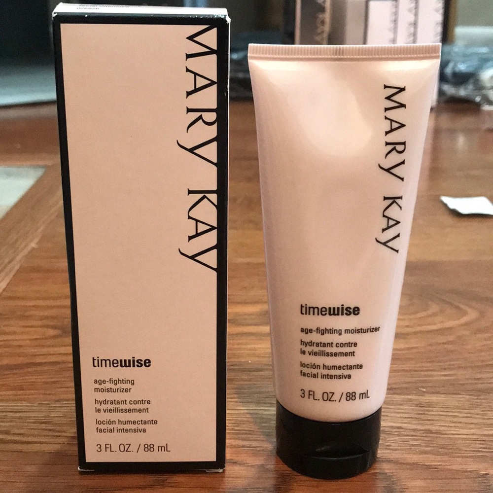 Mary Kay: Age Fighting Moisturizer: Comb-Oily